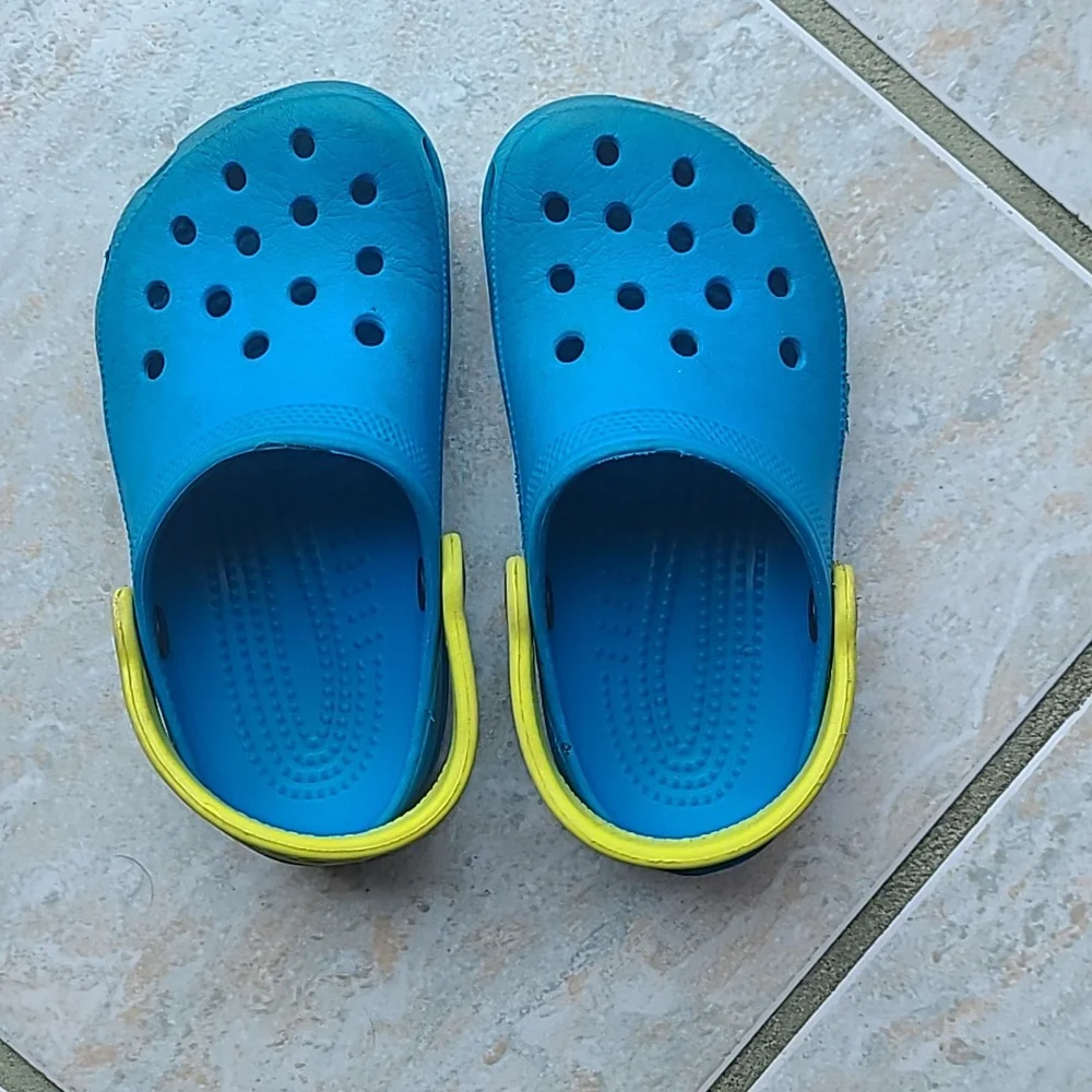Crocs blue and lime yellow